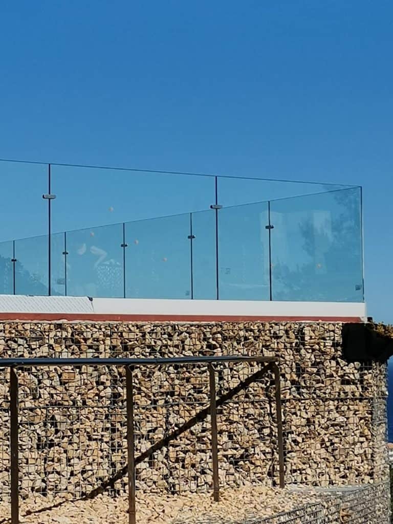 Instalación de barandas de vidrio 10+10 transparente en Lloret de Mar