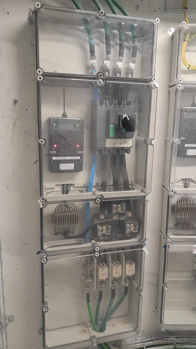 Instalación y mantenimiento de cuadros eléctricos y acometidas eléctricas en la Selva y el Maresme