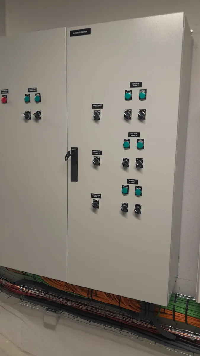 Instalación y mantenimiento de cuadros eléctricos y acometidas eléctricas en Tossa de Mar